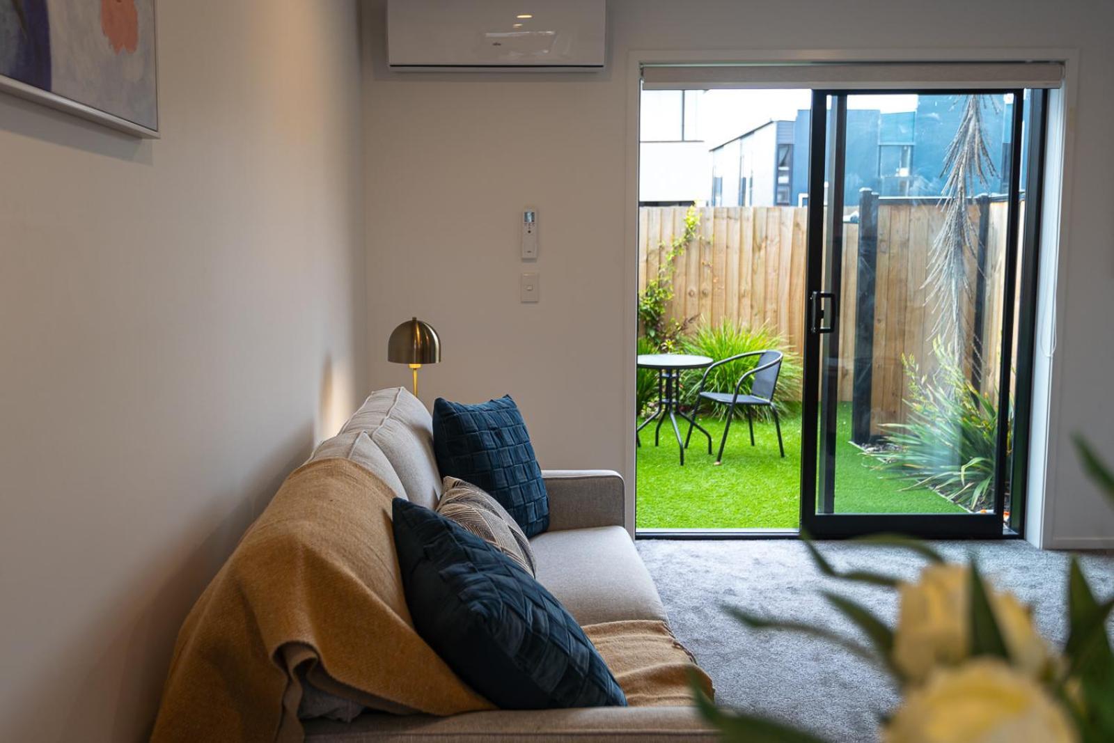 Modern 2 Bedroom Townhouse In Cbd With Parking! Sleeps 5 Christchurch Exterior photo