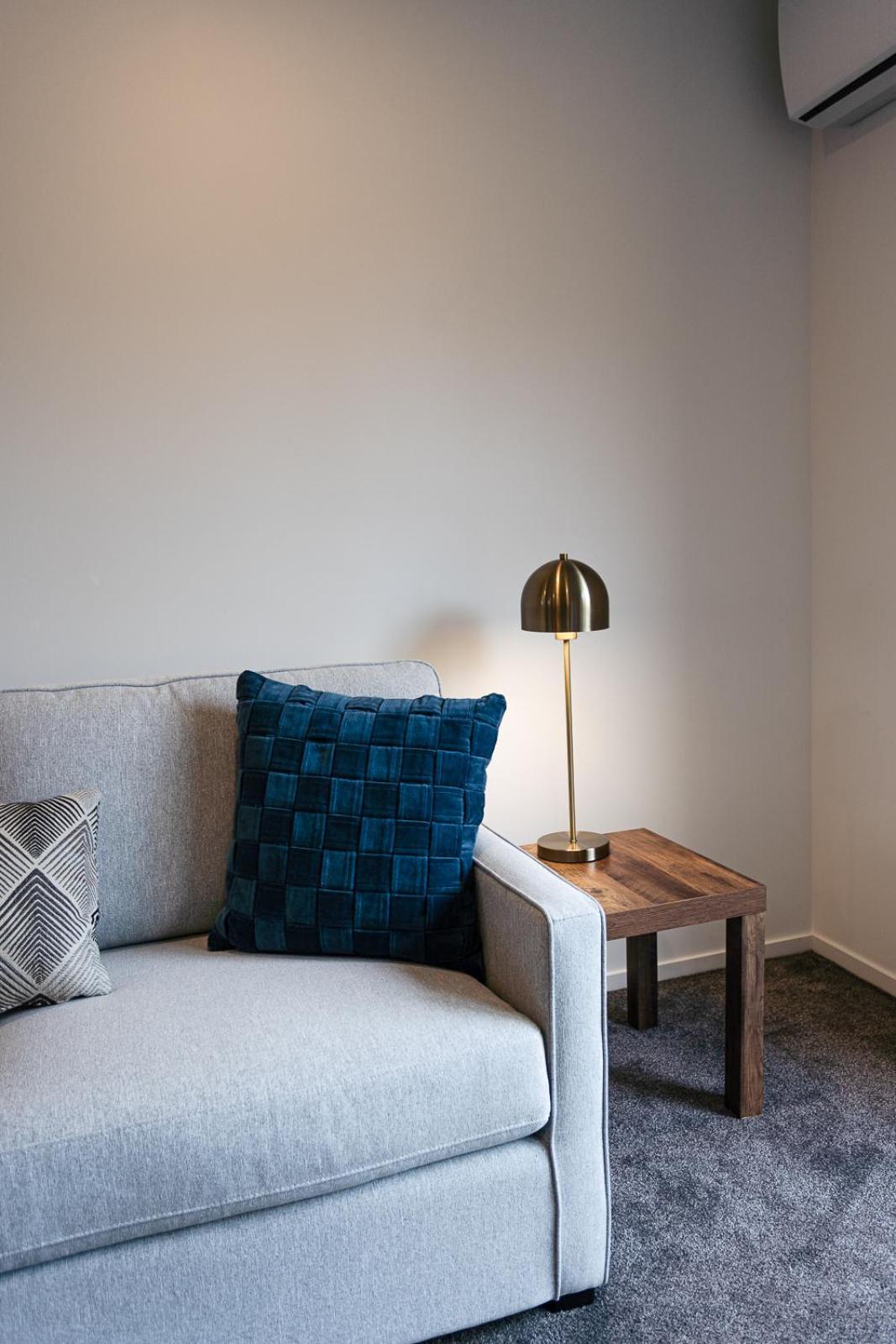 Modern 2 Bedroom Townhouse In Cbd With Parking! Sleeps 5 Christchurch Exterior photo