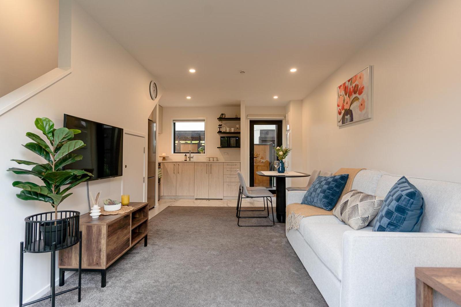 Modern 2 Bedroom Townhouse In Cbd With Parking! Sleeps 5 Christchurch Exterior photo