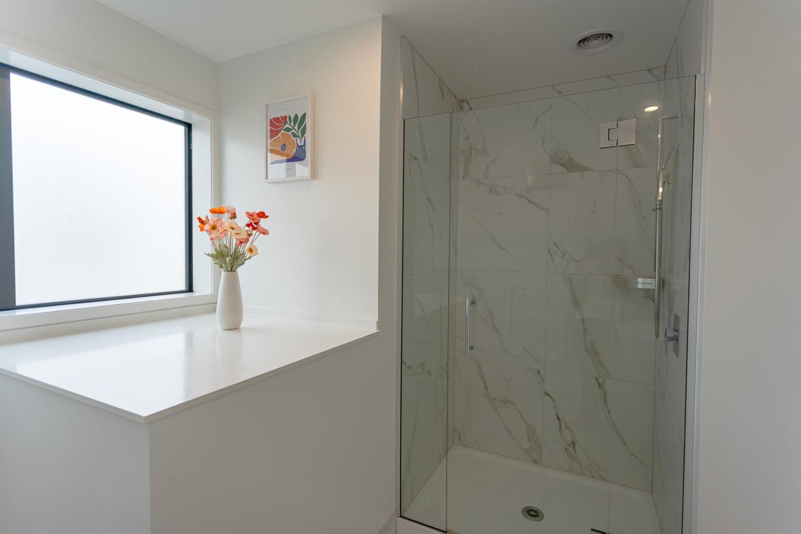 Modern 2 Bedroom Townhouse In Cbd With Parking! Sleeps 5 Christchurch Exterior photo