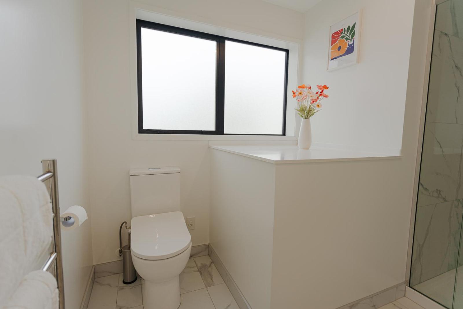Modern 2 Bedroom Townhouse In Cbd With Parking! Sleeps 5 Christchurch Exterior photo